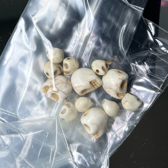 JEWELS AND GEMS DAY OF THE DEAD BEAD EDITION GIFT SET - Picture 3 of 10